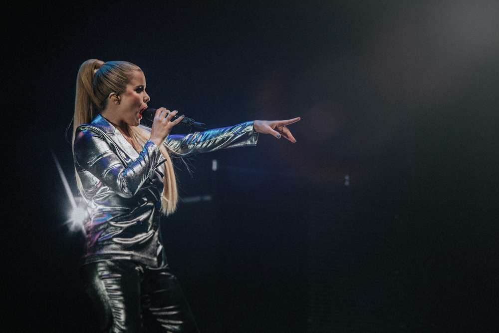 Paloma Faith at Liverpool Echo Arena singing and pointing to the crowd