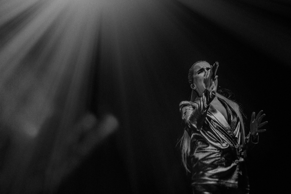 Black & White photo of Paloma Faith at Liverpool Echo Arena