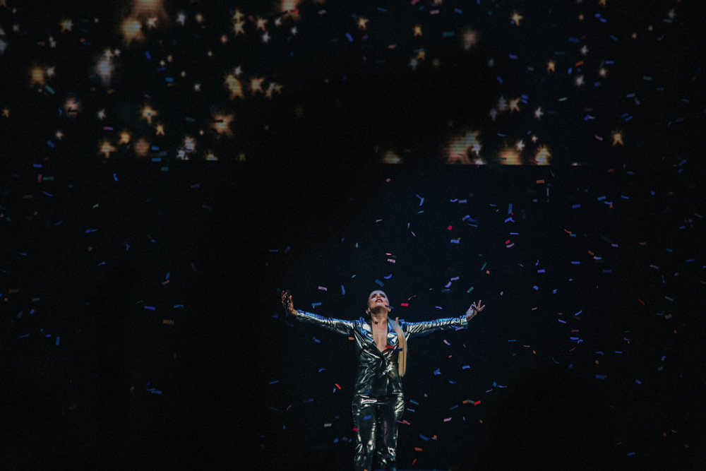 Paloma Faith at Liverpool Echo Arena hands out-stretched looking up as confetti falls